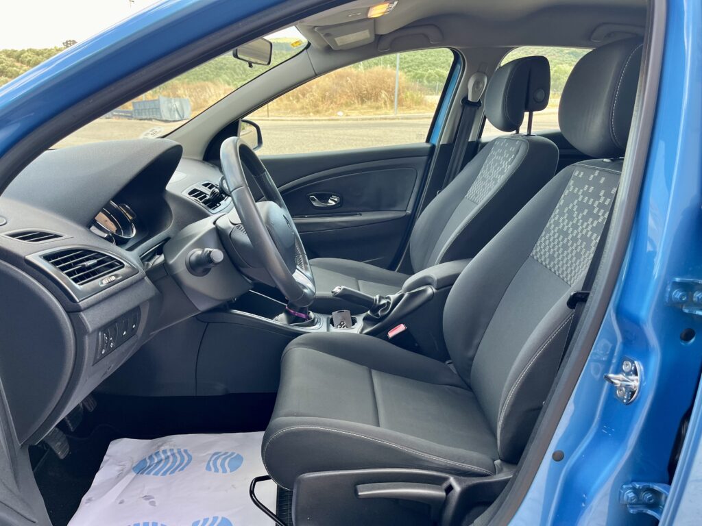 Foto 8 de RENAULT MEGANE III 1.5dci 110CV 2012