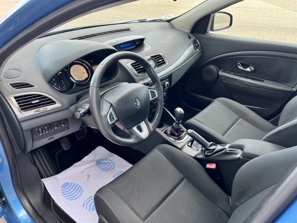 Foto 9 de RENAULT MEGANE III 1.5dci 110CV 2012