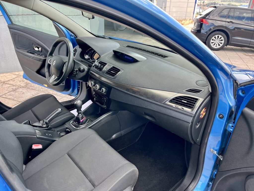 Foto 10 de RENAULT MEGANE III 1.5dci 110CV 2012